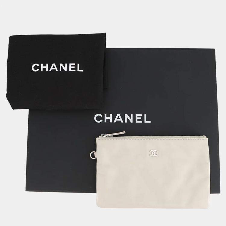 Pre Owned Chanel Chanel22 Handbag Light Gray Shiny Calf Leather Size Small