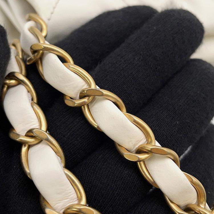 Pre Owned Chanel Chanel22 White Calf Leather Size Small