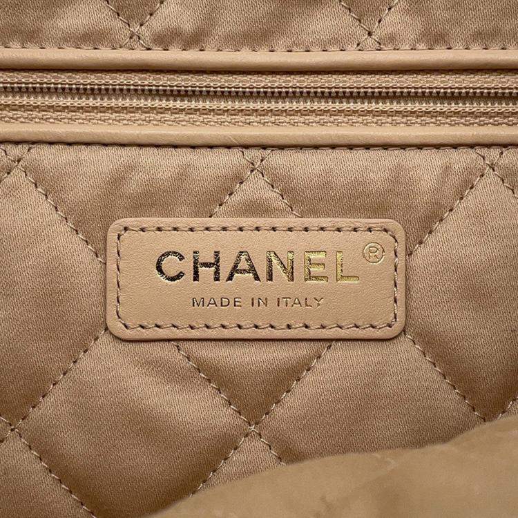 Pre Owned Chanel Chanel22 White Calf Leather Size Small