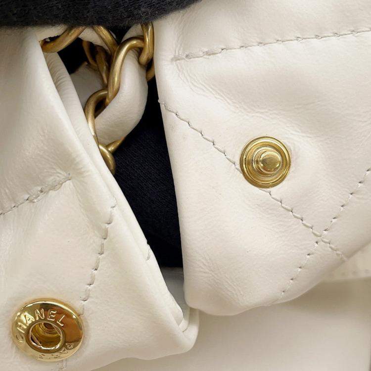 Pre Owned Chanel Chanel22 White Calf Leather Size Small