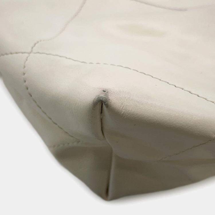 Pre Owned Chanel Chanel22 White Calf Leather Size Small