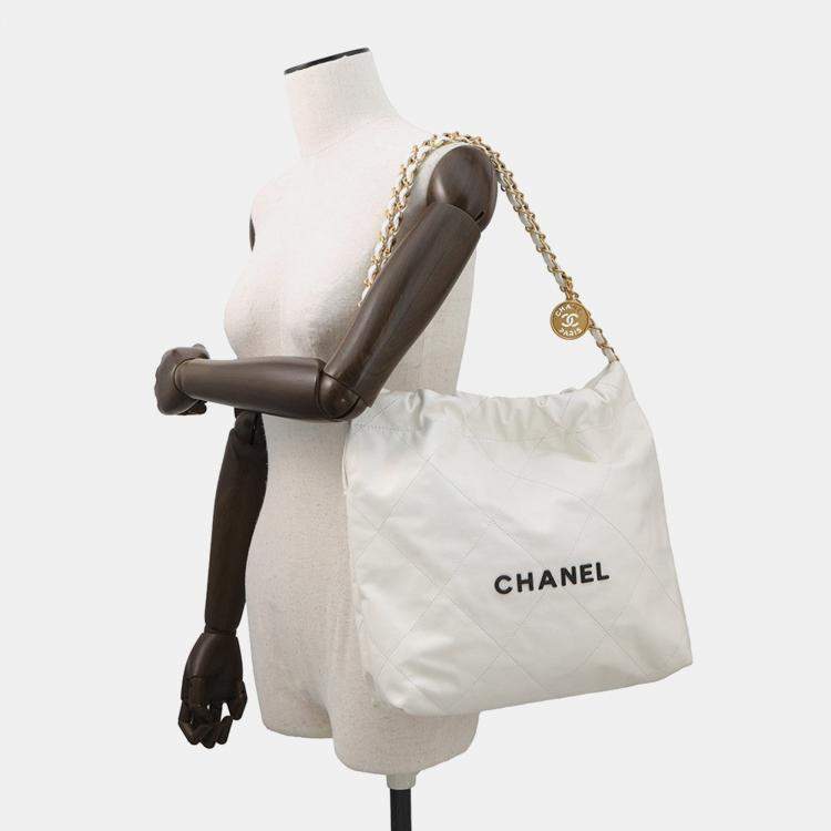 Pre Owned Chanel Chanel22 White Calf Leather Size Small