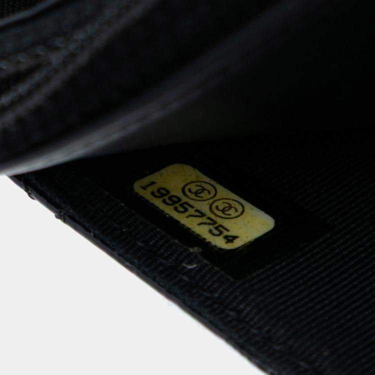 مملوكة مسبقًا Chanel Black CC Quilted Patent Wallet On Chain
