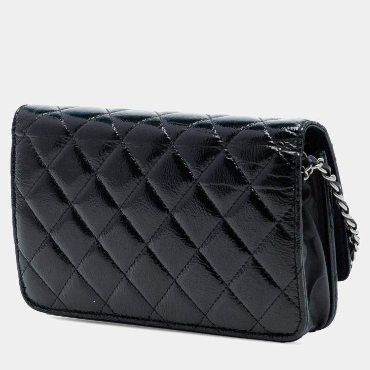 مملوكة مسبقًا Chanel Black CC Quilted Patent Wallet On Chain