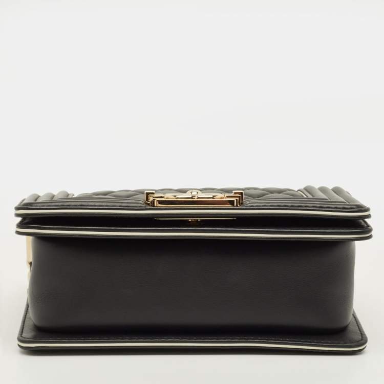 مملوكة مسبقًا Chanel Boy Small Black/White Quilted Leather Top Handle Bag
