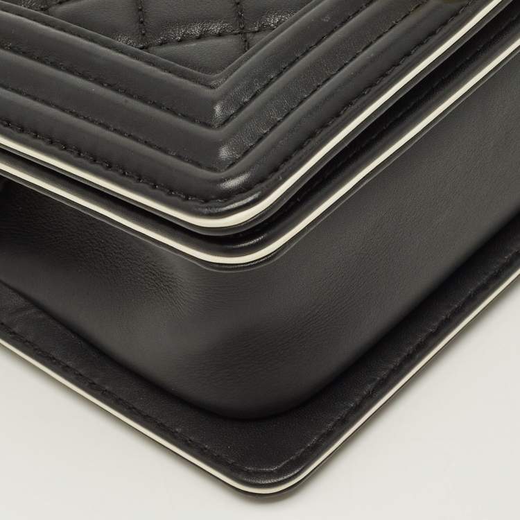 مملوكة مسبقًا Chanel Boy Small Black/White Quilted Leather Top Handle Bag