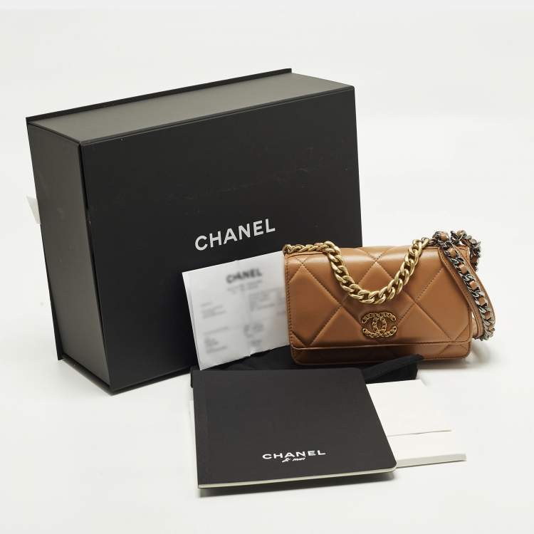 Pre Owned Chanel 19 Brown Quilted Leather Wallet On Chain