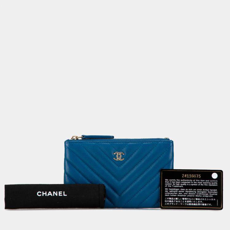مملوكة مسبقًا Chanel Blue Chevron Lambskin O Case Pouch
