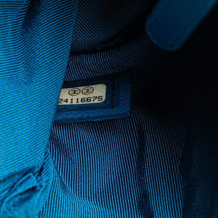 مملوكة مسبقًا Chanel Blue Chevron Lambskin O Case Pouch