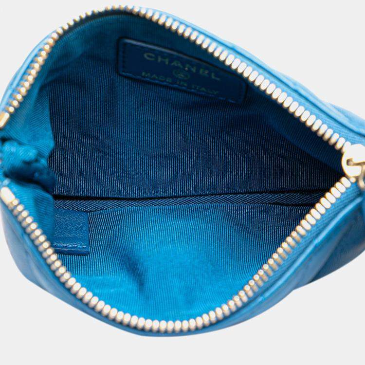 مملوكة مسبقًا Chanel Blue Chevron Lambskin O Case Pouch