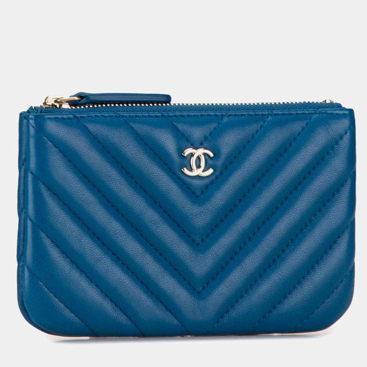 مملوكة مسبقًا Chanel Blue Chevron Lambskin O Case Pouch