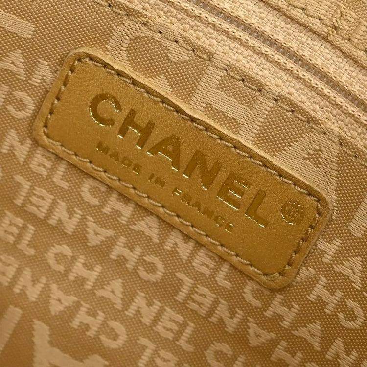مملوكة مسبقًا Chanel Gold Calfskin Handbag