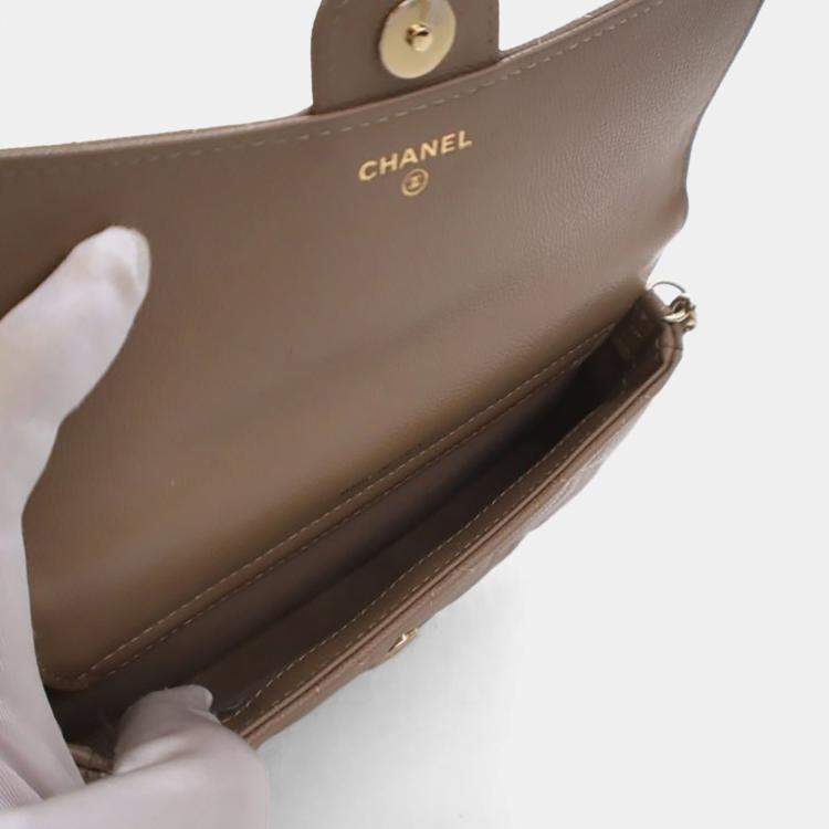 Pre Owned Chanel Caviar Classic Flap Phone Holder With Chain