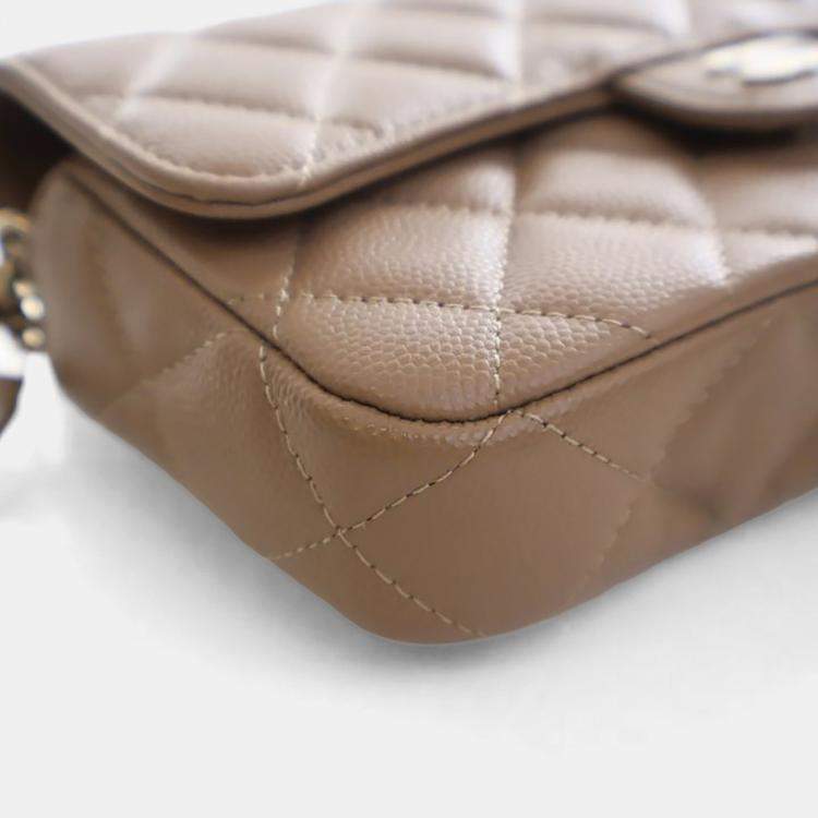 Pre Owned Chanel Caviar Classic Flap Phone Holder With Chain