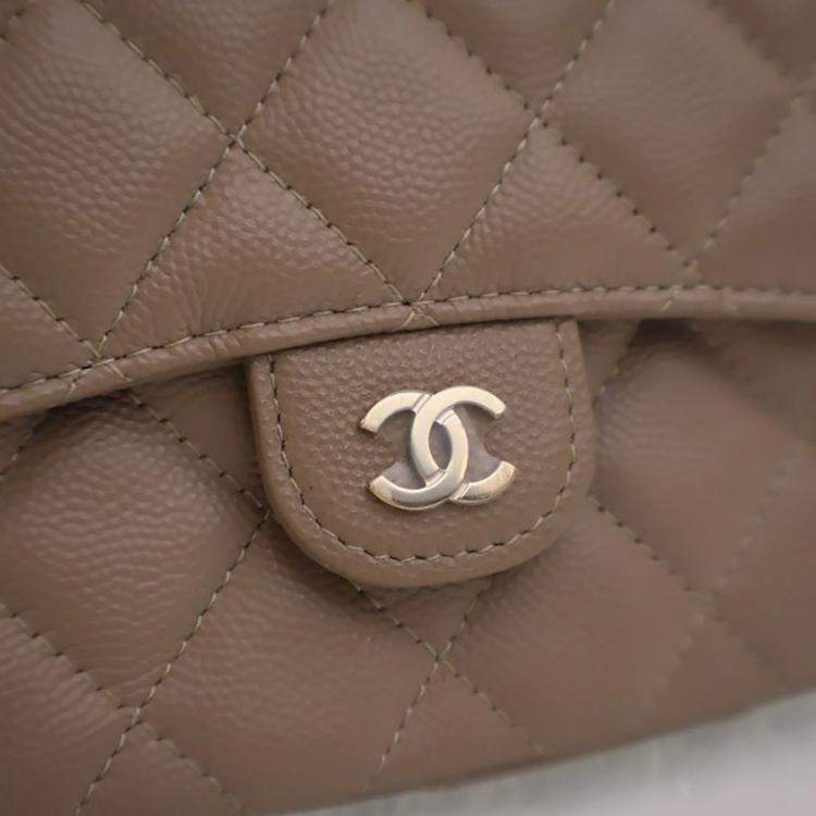 Pre Owned Chanel Caviar Classic Flap Phone Holder With Chain