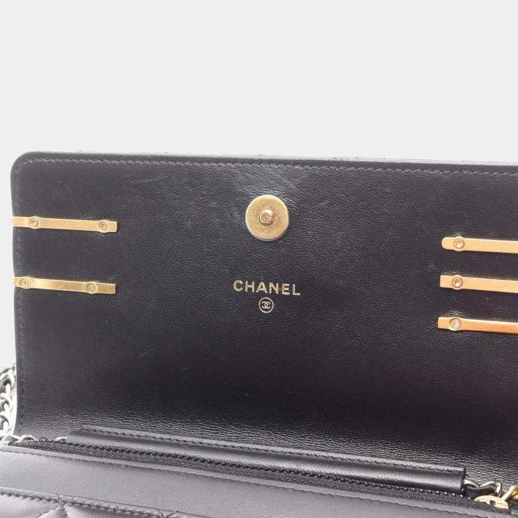 Pre Owned Chanel Coco Clips Black Lambskin Leather Clutch Bag