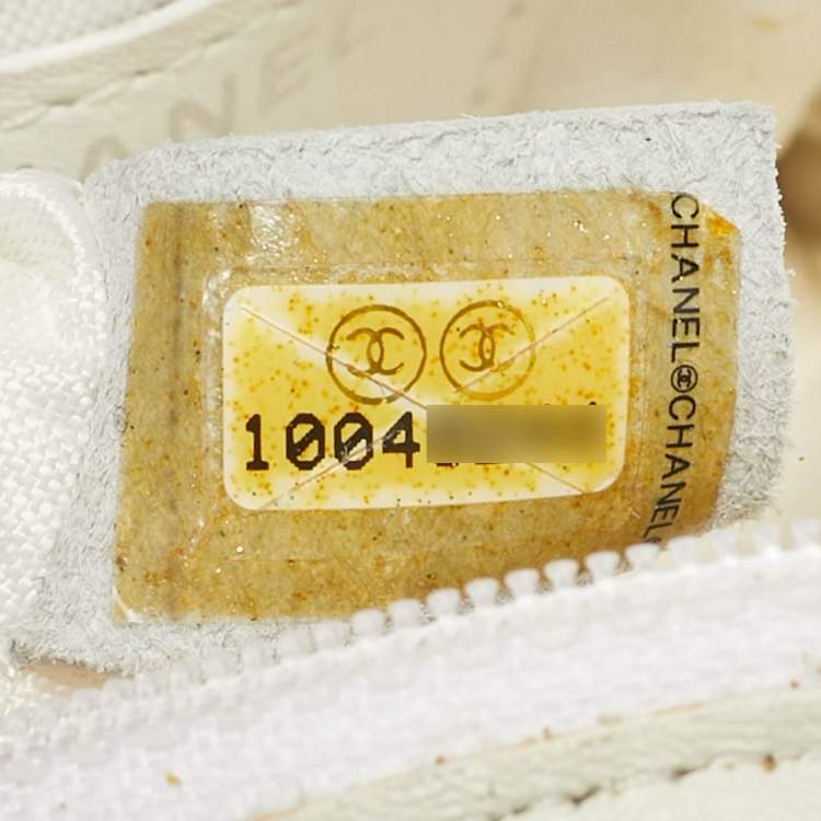 Pre Owned Chanel Cambon Ligne Off White Quilted Leather Coin Purse