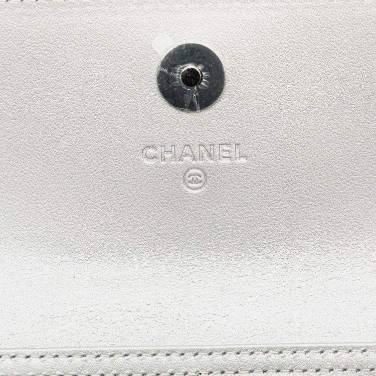 مملوكة مسبقًا Chanel Silver Metallic Lambskin Crystal Star Chain Belt Bag