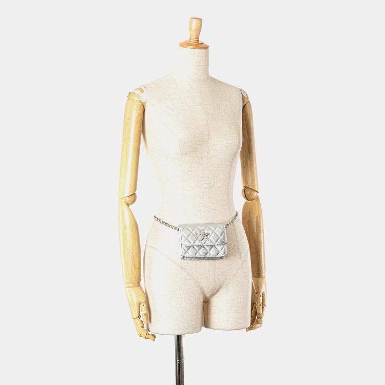 مملوكة مسبقًا Chanel Silver Metallic Lambskin Crystal Star Chain Belt Bag