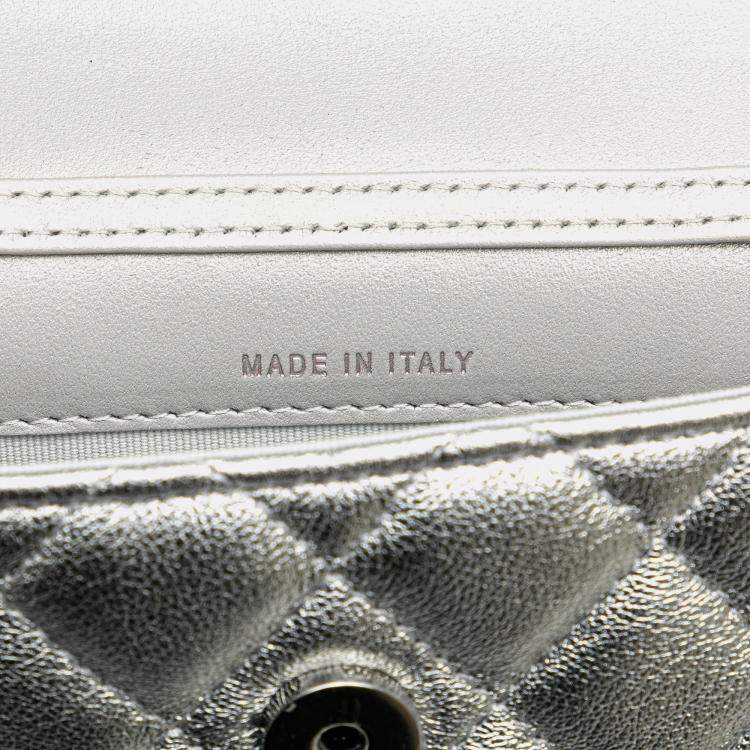 مملوكة مسبقًا Chanel Silver Metallic Lambskin Crystal Star Chain Belt Bag