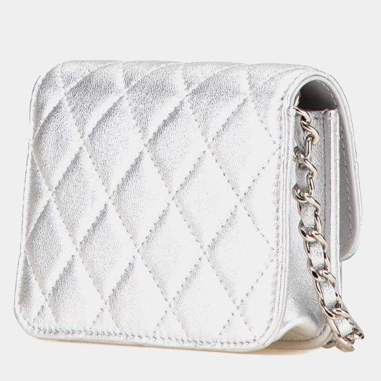 مملوكة مسبقًا Chanel Silver Metallic Lambskin Crystal Star Chain Belt Bag