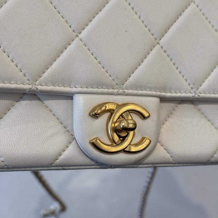 Pre Owned Chanel Pearl handle bag white with gold hardware