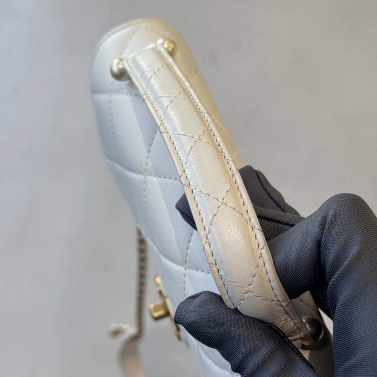 Pre Owned Chanel Pearl handle bag white with gold hardware