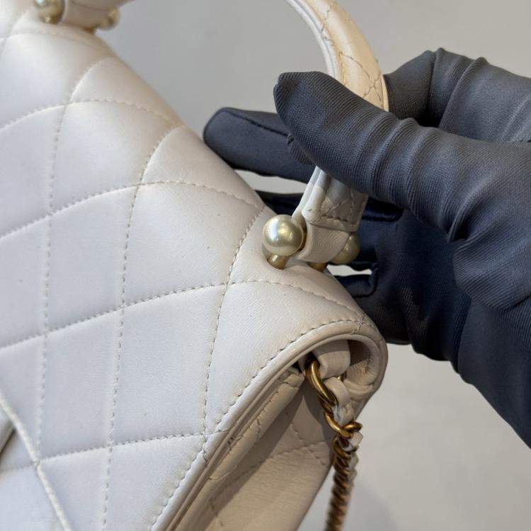 Pre Owned Chanel Pearl handle bag white with gold hardware