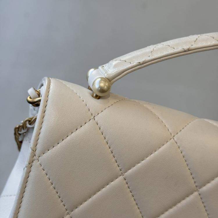 Pre Owned Chanel Pearl handle bag white with gold hardware