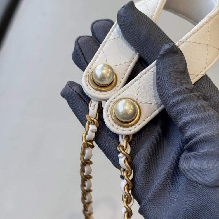 Pre Owned Chanel Pearl handle bag white with gold hardware