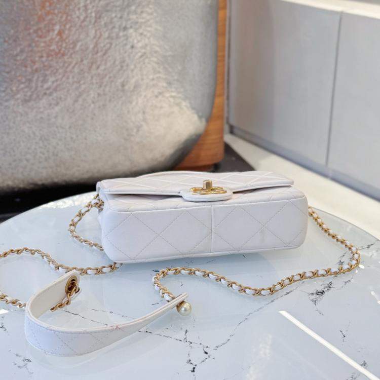 Pre Owned Chanel Pearl handle bag white with gold hardware