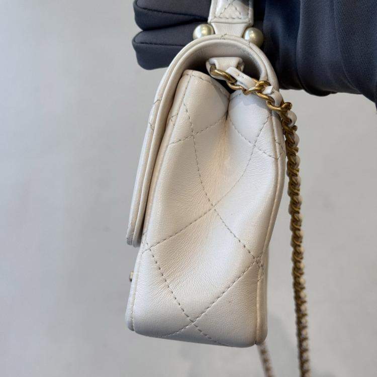 Pre Owned Chanel Pearl handle bag white with gold hardware