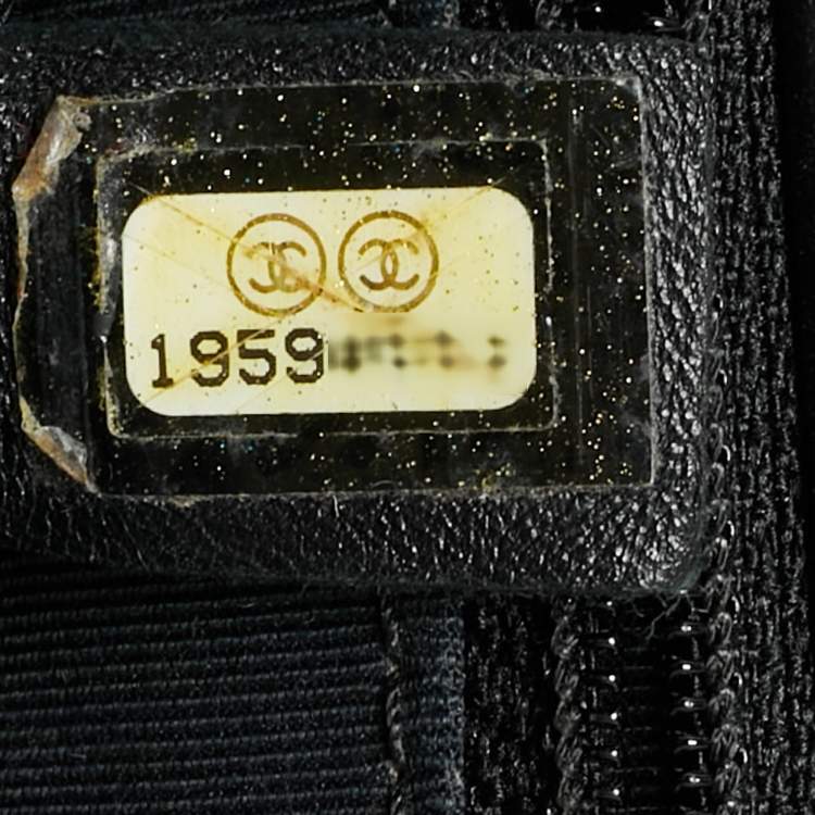 مملوكة مسبقًا Chanel Boy New Medium Black Embossed Leather Flap Bag