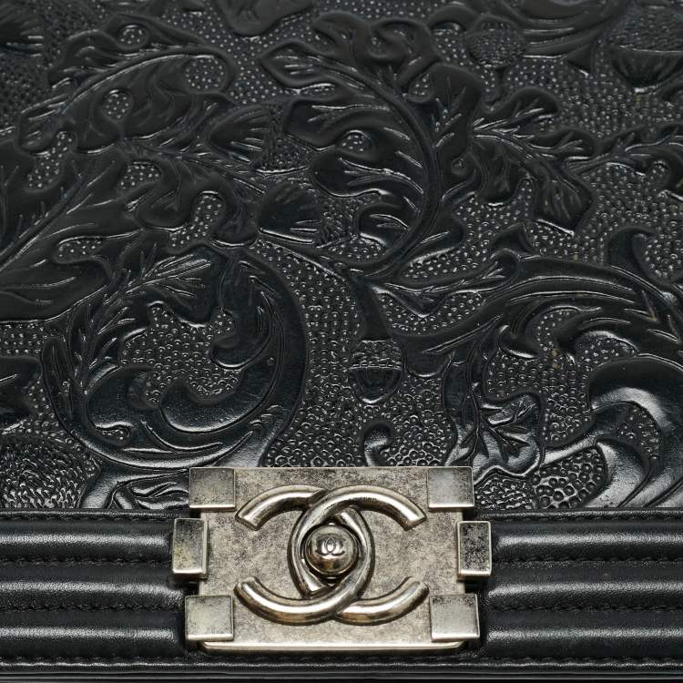 مملوكة مسبقًا Chanel Boy New Medium Black Embossed Leather Flap Bag