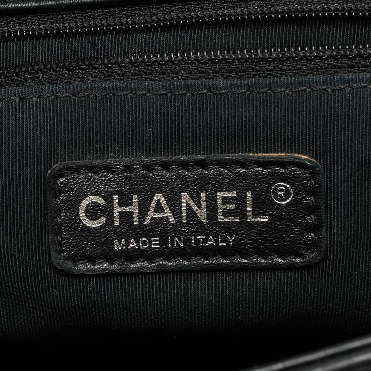 مملوكة مسبقًا Chanel Boy New Medium Black Embossed Leather Flap Bag