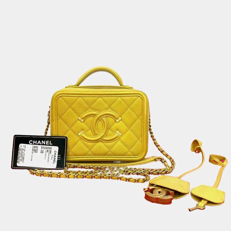 مملوكة مسبقًا Chanel Yellow Small Caviar CC Filigree Vanity Bag