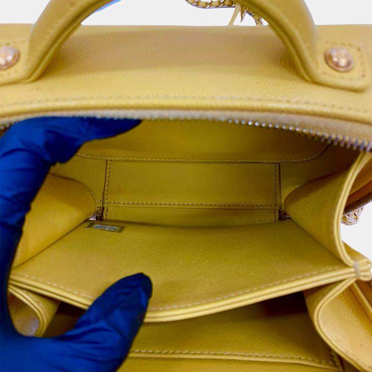 مملوكة مسبقًا Chanel Yellow Small Caviar CC Filigree Vanity Bag