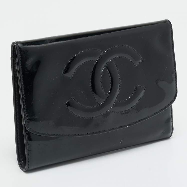 Pre Owned Chanel CC Timeless Black Patent Leather Trifold Wallet