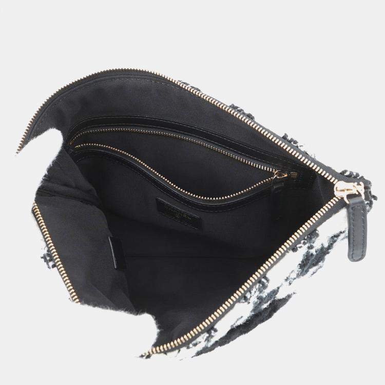 Pre Owned Chanel Cc Logo Clutch Bag Black/White Tweed