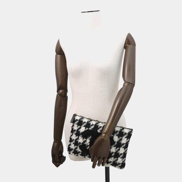 Pre Owned Chanel Cc Logo Clutch Bag Black/White Tweed