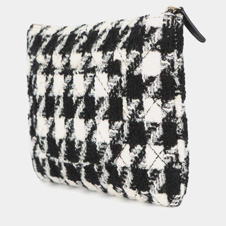 Pre Owned Chanel Cc Logo Clutch Bag Black/White Tweed