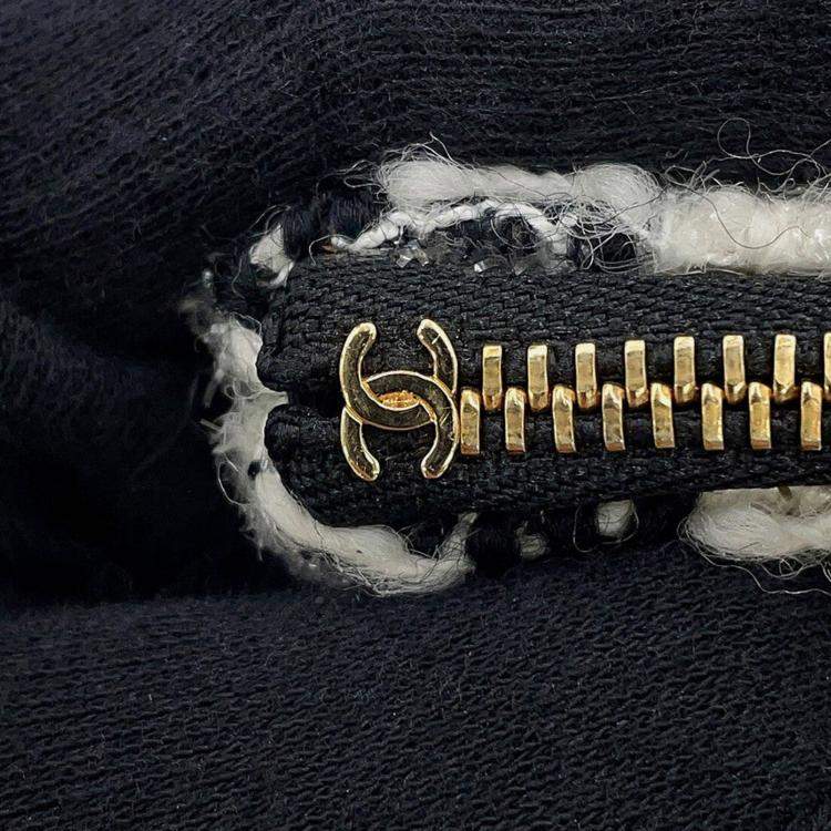 Pre Owned Chanel Cc Logo Clutch Bag Black/White Tweed