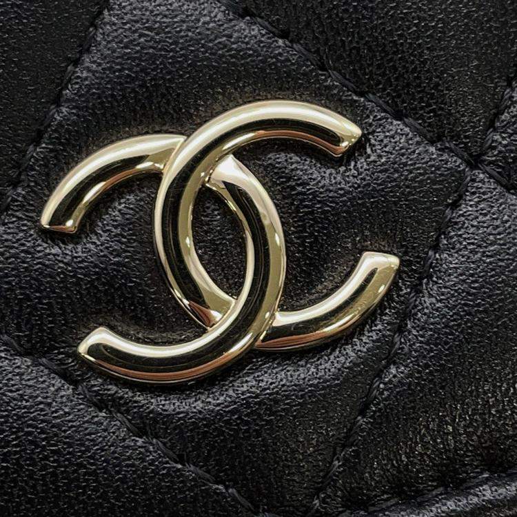 Pre Owned Chanel Pearl Chain Wallet Black Lambskin