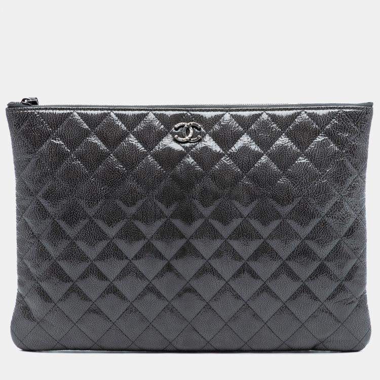 Pre Owned Chanel Black Large Quilted Iridescent Patent O Case Clutch