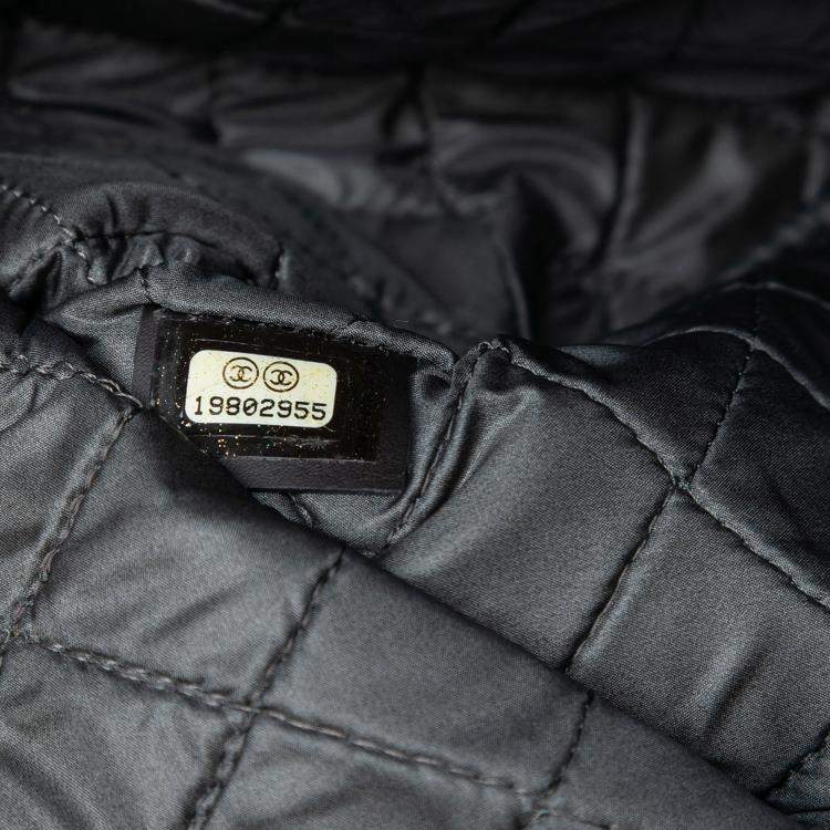 Pre Owned Chanel Black Large Quilted Iridescent Patent O Case Clutch