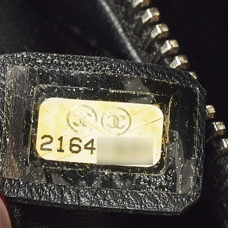 Pre Owned Chanel Cross Black Chevron Leather Shoulder Bag