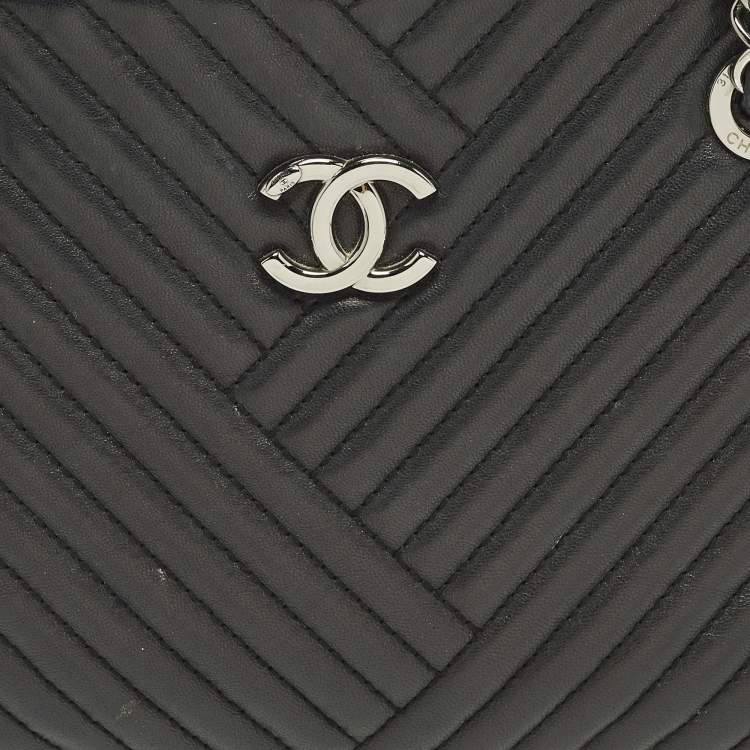Pre Owned Chanel Cross Black Chevron Leather Shoulder Bag