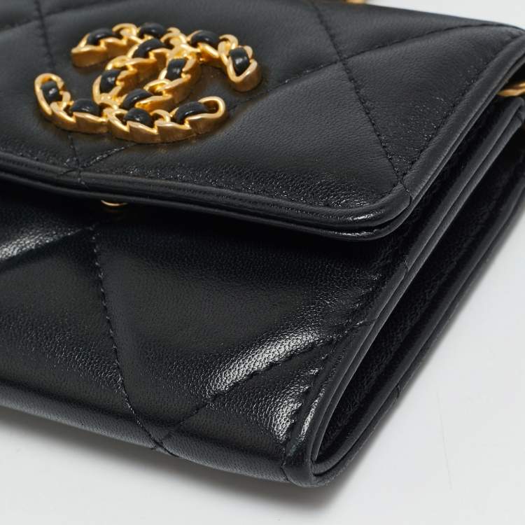 Pre Owned Chanel 19 Black Quilted Leather Wallet On Chain
