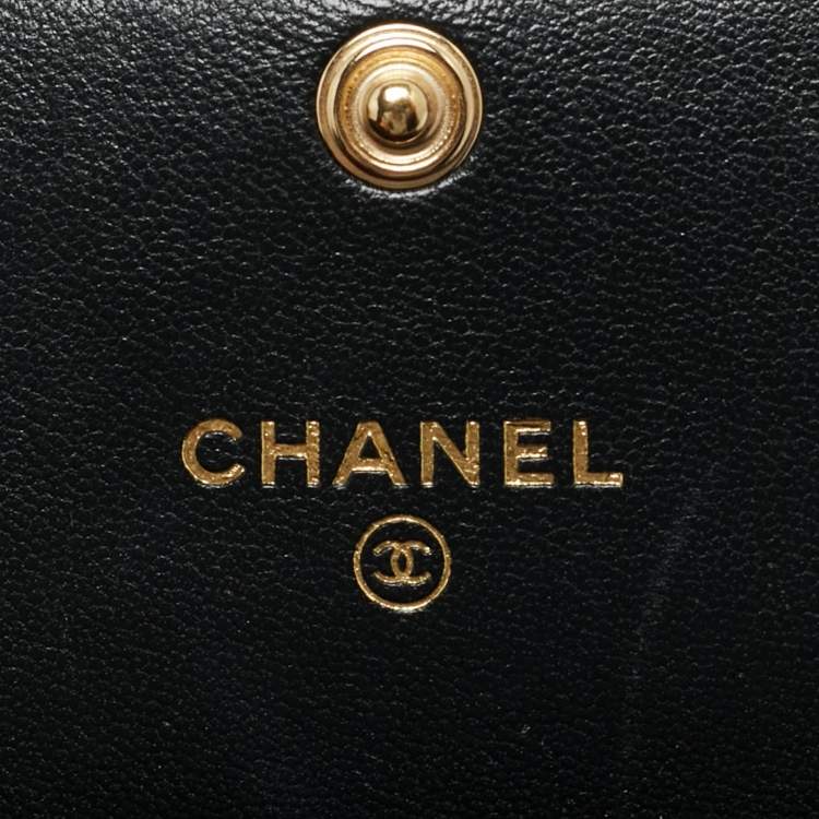 Pre Owned Chanel 19 Black Quilted Leather Wallet On Chain