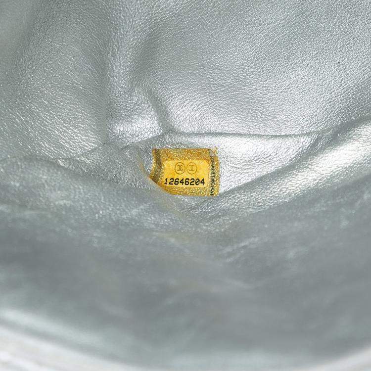 مملوكة مسبقًا Chanel Silver Jumbo Classic Metallic Lambskin Single Flap